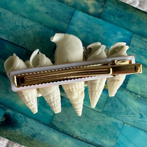 🐚Mermaidcore shell clip barrette with pearl detail opalescent coating handmade - Picture 4 of 6